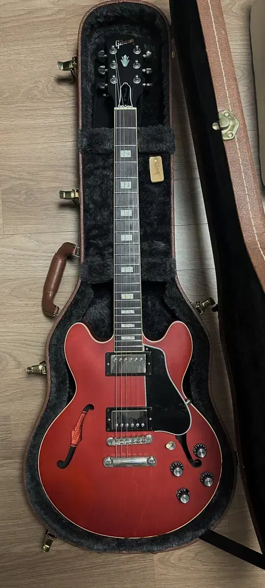 깁슨 멤피스 ES-339 Block Inlay Satin Cherry